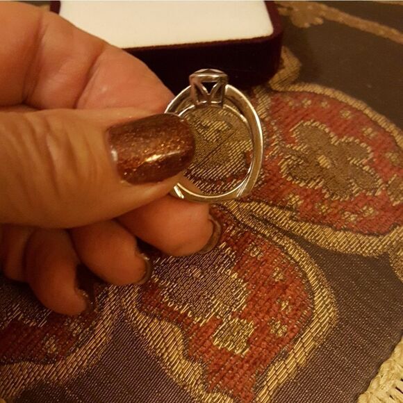 HELZBERG FACETED GARNET DONE IN 14K WHITE GOLD - Picture 4 of 4